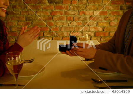 Lifestyle couple 48014509