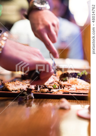 現有的豪華小河牛呼吸呼氣。開朗熱情的條款暫時浪漫晚餐。使用劍Wakako Karateki肉。 48014762