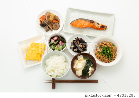 Japanese food 48015293