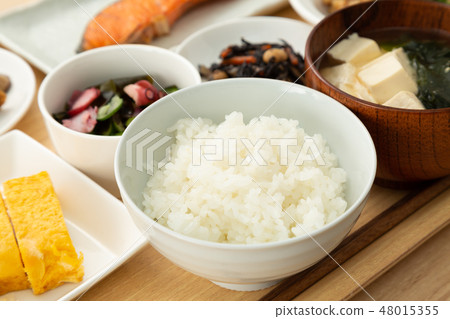 Japanese food 48015355
