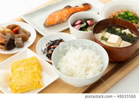 Japanese food 48015588