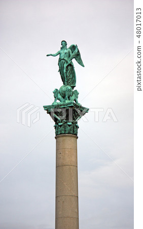 Statue on top of King Wilhelm column 48017013