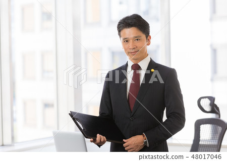 Lawyer Middle Male 48017046