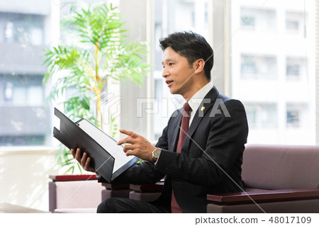 Lawyer Middle Male Lawyer Middle Male 48017109
