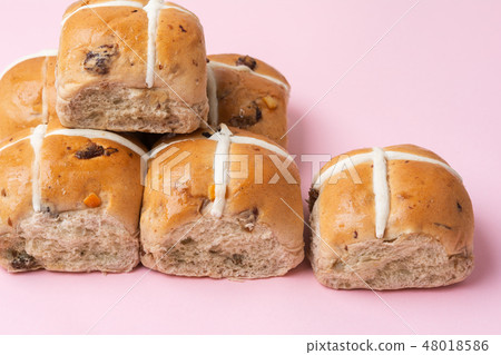 Hot cross buns on pink Hot cross buns on pink 48018586