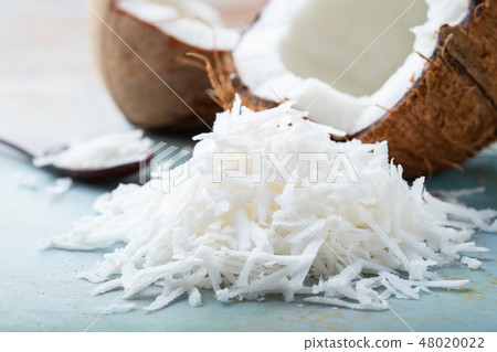 Coconut flakes in a shell. 48020022