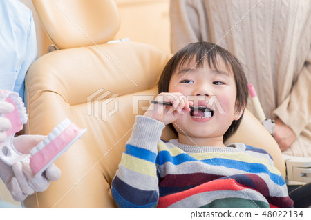 Children undergoing teeth brushing teaching 48022134