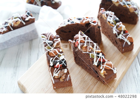 Chocolate brownies 48022298