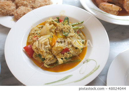 Curried crab 48024044