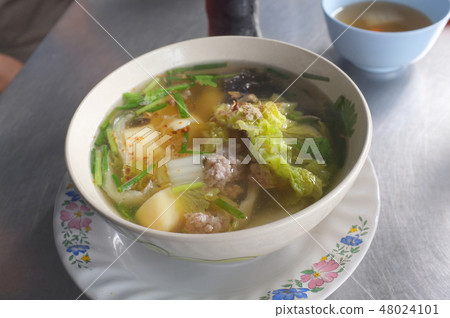 Chinese cabbage and minced pork Clear soup with to 48024101
