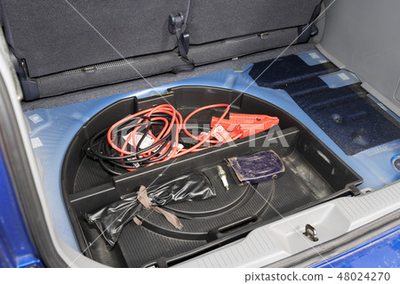 Trunk room booster cable 48024270