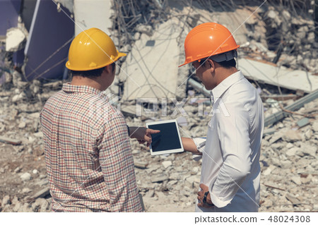 worker operation control demolish old building. worker operation control demolish old building. 48024308