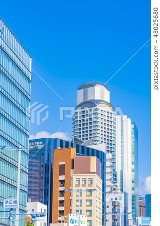 Near the Yokobashi intersection of Osaka Fukushima-ku 48025680