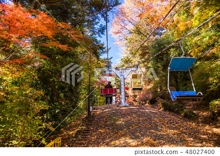 (東京)乘坐電梯到達做了秋葉的高尾山 (東京)乘坐電梯到達做了秋葉的高尾山 48027400