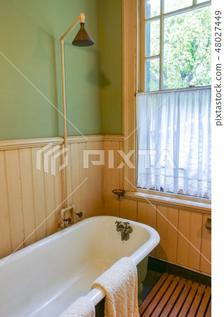 A luxury traditional bathroom A luxury traditional bathroom 48027449