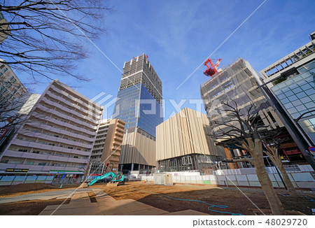東京的日本城市景觀池袋正在改變“Hareza Ikebukuro”。在池袋公園附近正在建設中 48029720