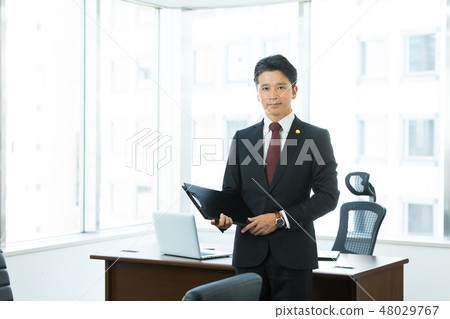 Lawyer Middle Male 48029767