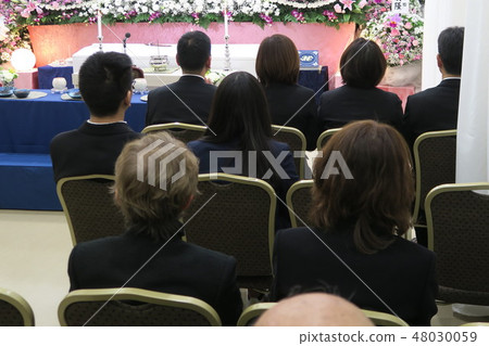 Bereaved family Bereaved family 48030059