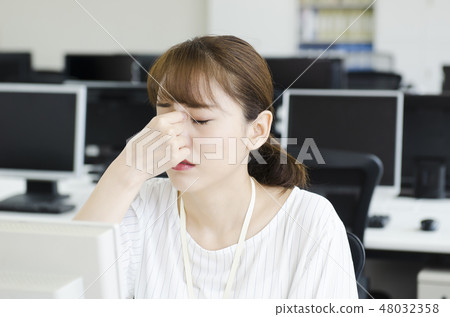 Business woman personal computer eyeball fatigue stuffy nose rhinitis allergy cold 48032358