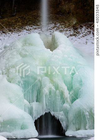 Ice bomb Ice bomb 48033848