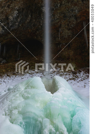 Ice bomb Ice bomb 48033849