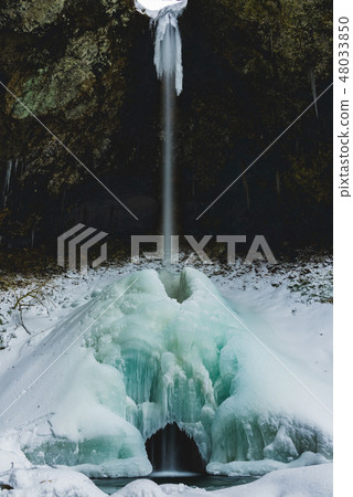 Ice bomb Ice bomb 48033850