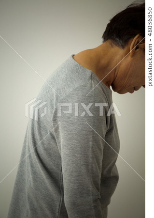 Senior backwards appearance 48036850