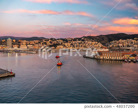 意大利熱那亞市的天際線 48037200