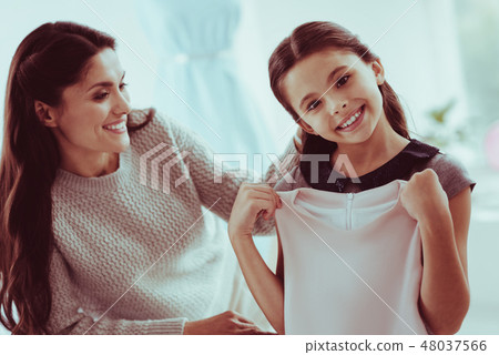 Close up of delighted girl and her mother Close up of delighted girl and her mother 48037566