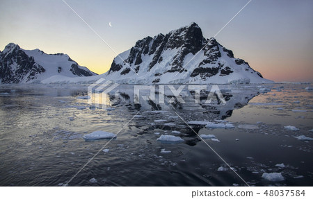 Lemaire Channel - Antarctic Peninsula - Antarctica 48037584
