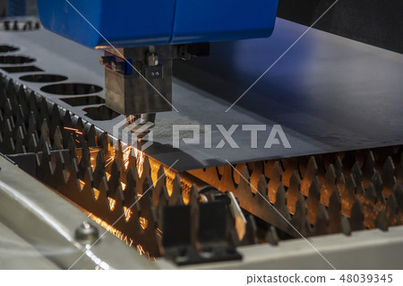 The CNC fiber laser cutting machine . The CNC fiber laser cutting machine . 48039345