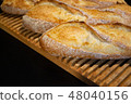 長方形手工製作的法式麵包 48040156