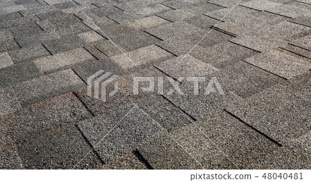 Layer of black graphite bitumen roof tiles 48040481