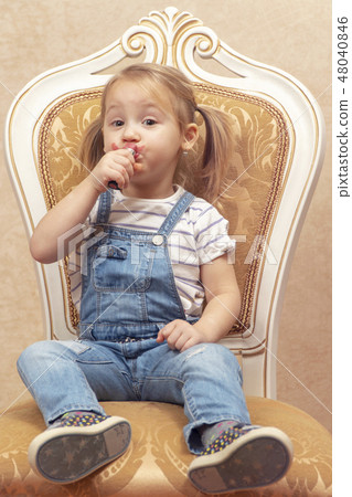 girl trying to make up her lips 48040846