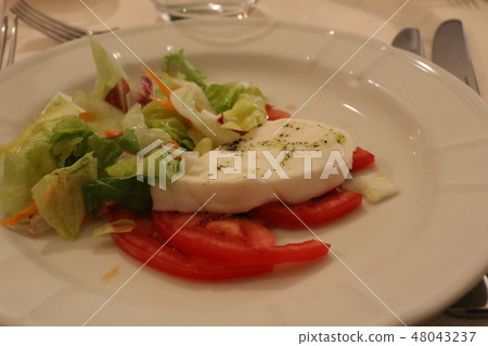 Insarata Caprese 48043237