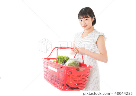 A young woman shopping at the supermarket 48044285
