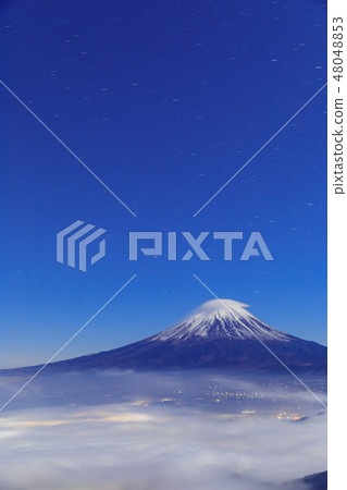共同主演富士山和雲(順海和Unkai) 共同主演富士山和雲(順海和Unkai) 48048853