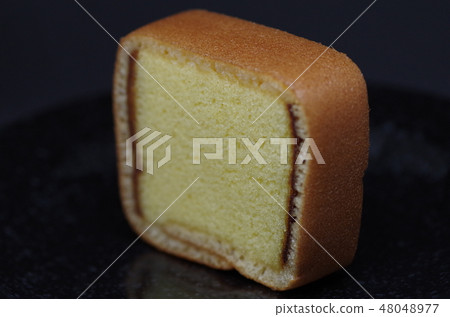 Castella roll (vertical) Castella roll (vertical) 48048977