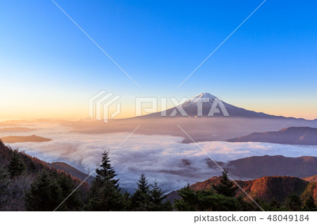 雲海富士山_早晨的美景 48049184