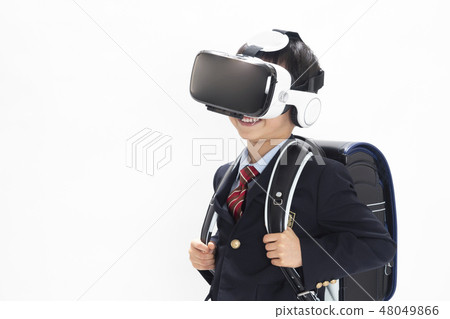 小學生凝視著VR 小學生凝視著VR 48049866
