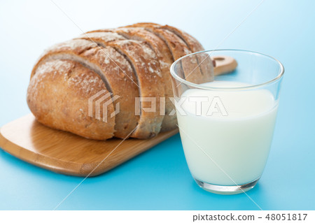 牛奶 牛奶 48051817