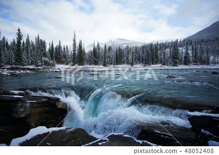 Canadian Rockies 48052408