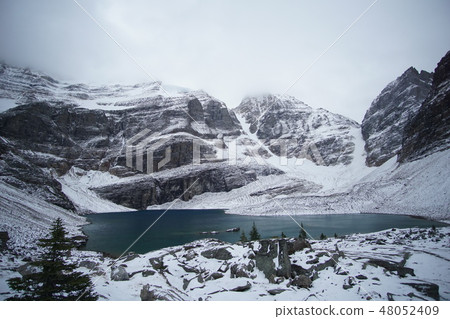 Canadian Rockies 48052409