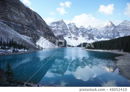 Canadian Rockies 48052410