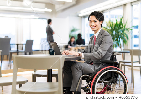 日本環球模特協會監督物質殘障輪椅業務 48055770