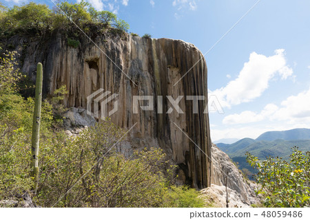 Yerbe L El Agua 48059486