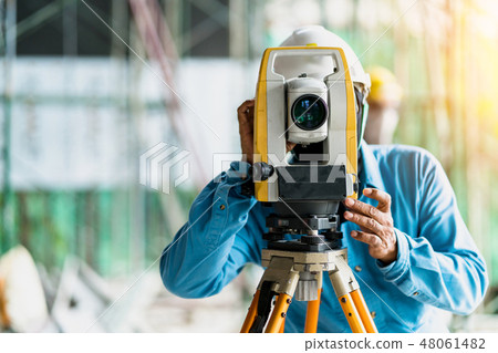 engineer site survey with laser tripod machine 48061482