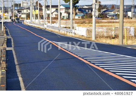 Freshly paved asphalt road 48061927