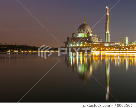 普特拉賈亞粉紅色清真寺（夜景） 48063565