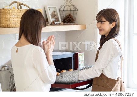 Women bread Women bread 48067237